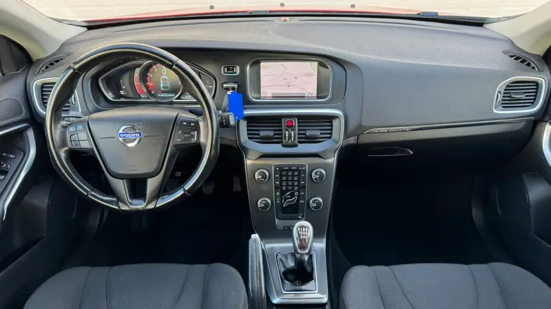 Volvo V40 Cross Country 1.6 T4 Kinetic Clima Navi PDC Achter180PK City-Safe Lichtmetalen Velgen 2013 leasen bij DreamLease: foto 2