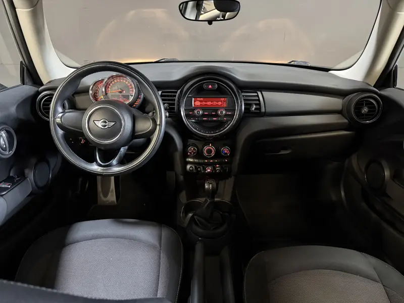 MINI One Mini 1.2 | Stoelverwarming | Airco | Bluetooth 2017 leasen bij DreamLease: foto 2