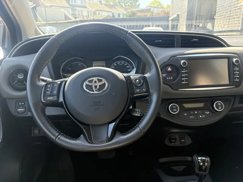 Toyota Yaris 1.5 Hybrid Aspiration, climate/cruise control 2017 leasen bij DreamLease: foto 2