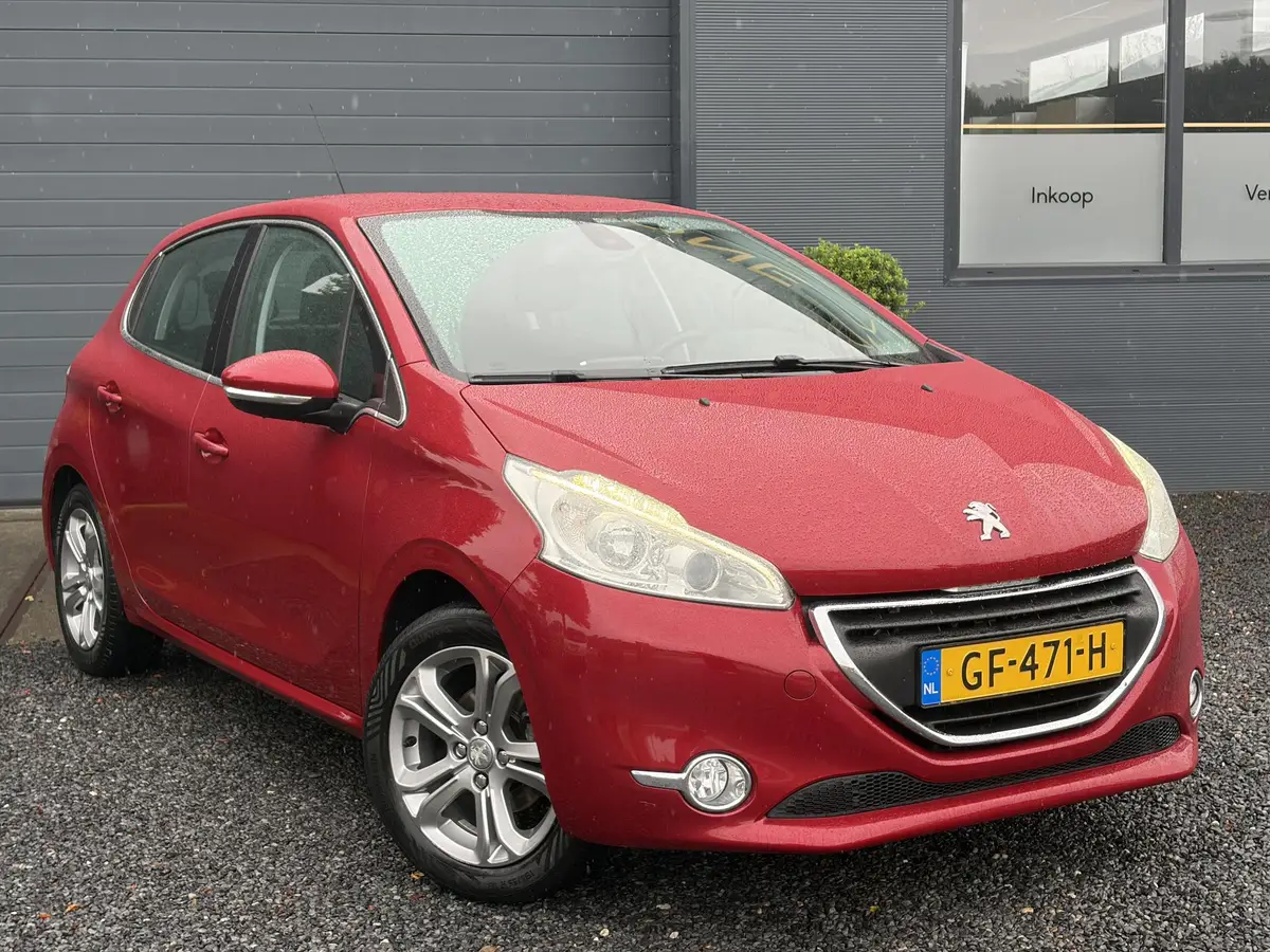 Peugeot 208 1.2 PureTech Allure: foto 2