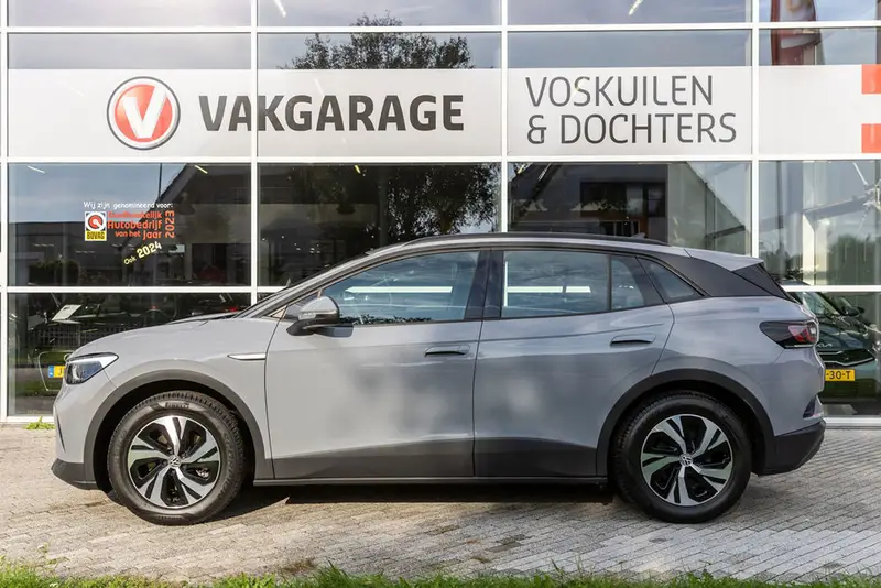 Volkswagen ID.4 Pure 52 kWh | Warmtepomp | Verwamde stoelen 2023 leasen bij DreamLease: foto 2