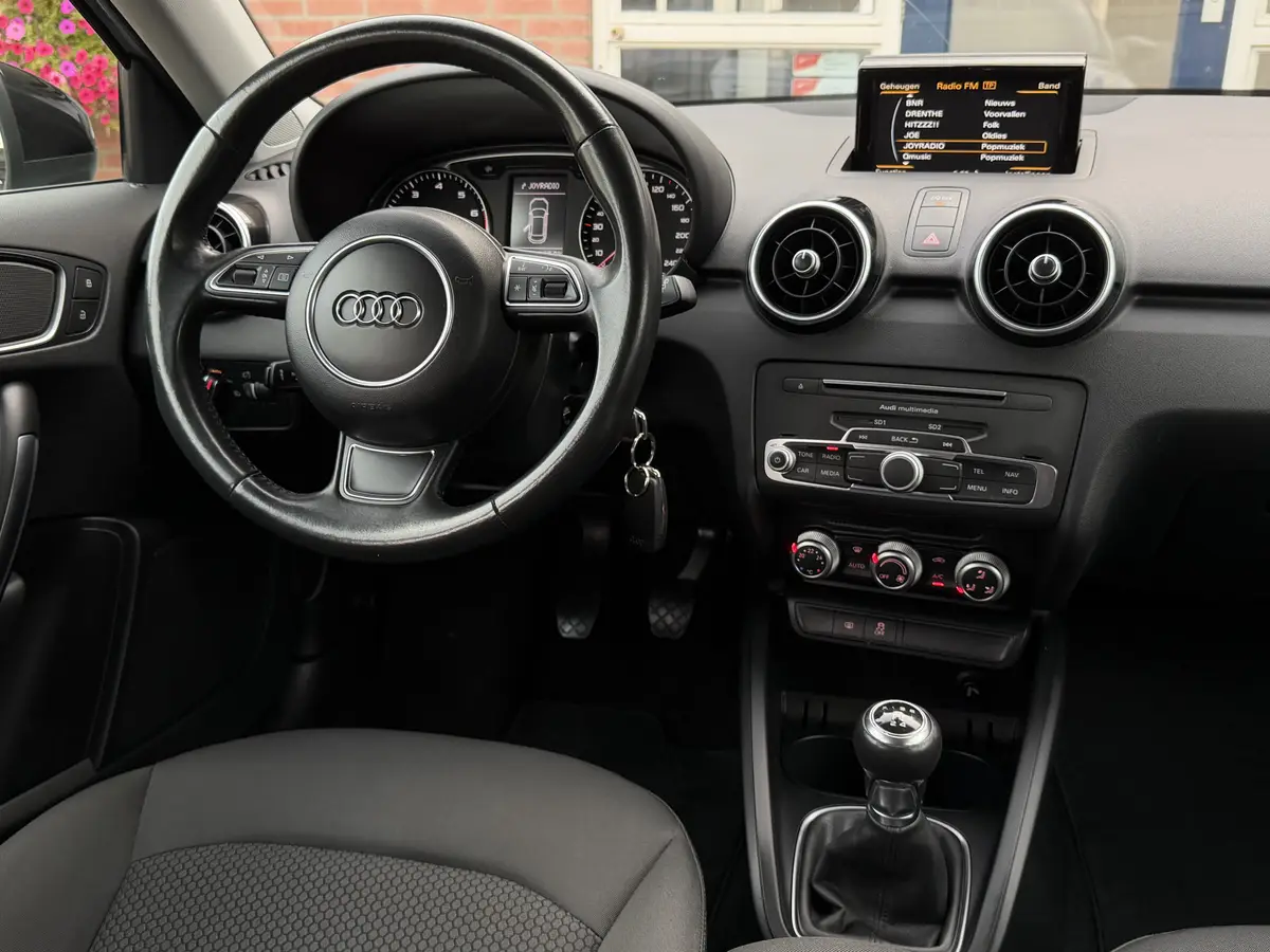 Audi A1 Sportback 1.0 TFSI Adrenalin: foto 2