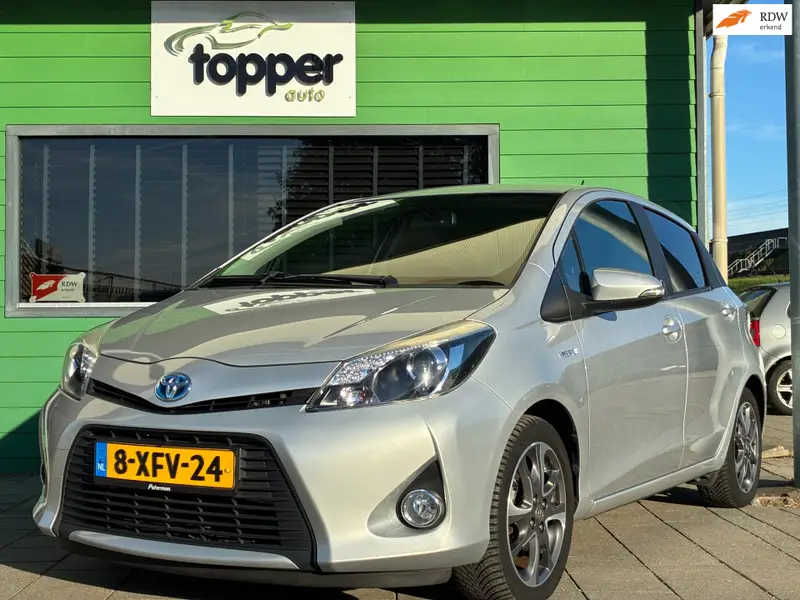 Toyota Yaris 1.5 Full Hybrid Dynamic|Automaat|Camera|Navigatie|CruiseControl|Climatronic|Trekhaak| 2014 leasen bij DreamLease: foto 1