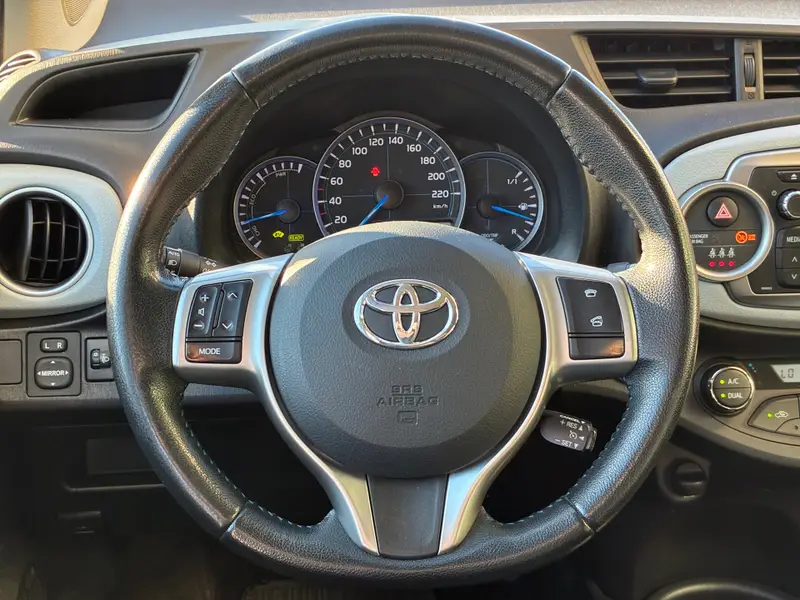 Toyota Yaris 1.5 Full Hybrid Dynamic|Automaat|Camera|Navigatie|CruiseControl|Climatronic|Trekhaak| 2014 leasen bij DreamLease: foto 2