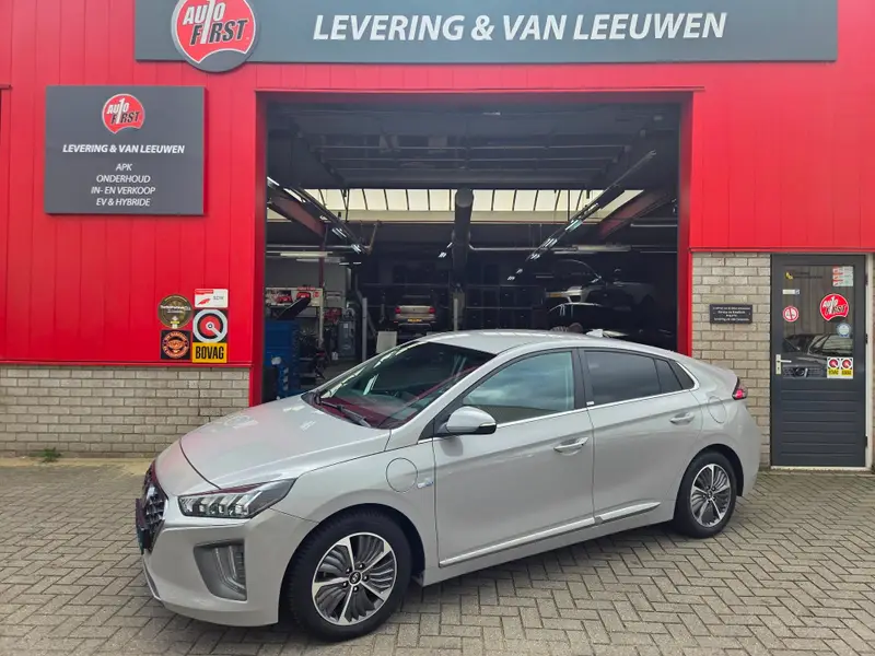 Hyundai IONIQ 1.6 GDi PHEV Comfort Parkeersensoren achter/ Stoel en stuurverwarming/ Navigatie/ Camera/ Rijklaarprijs! 2021 leasen bij DreamLease: foto 1
