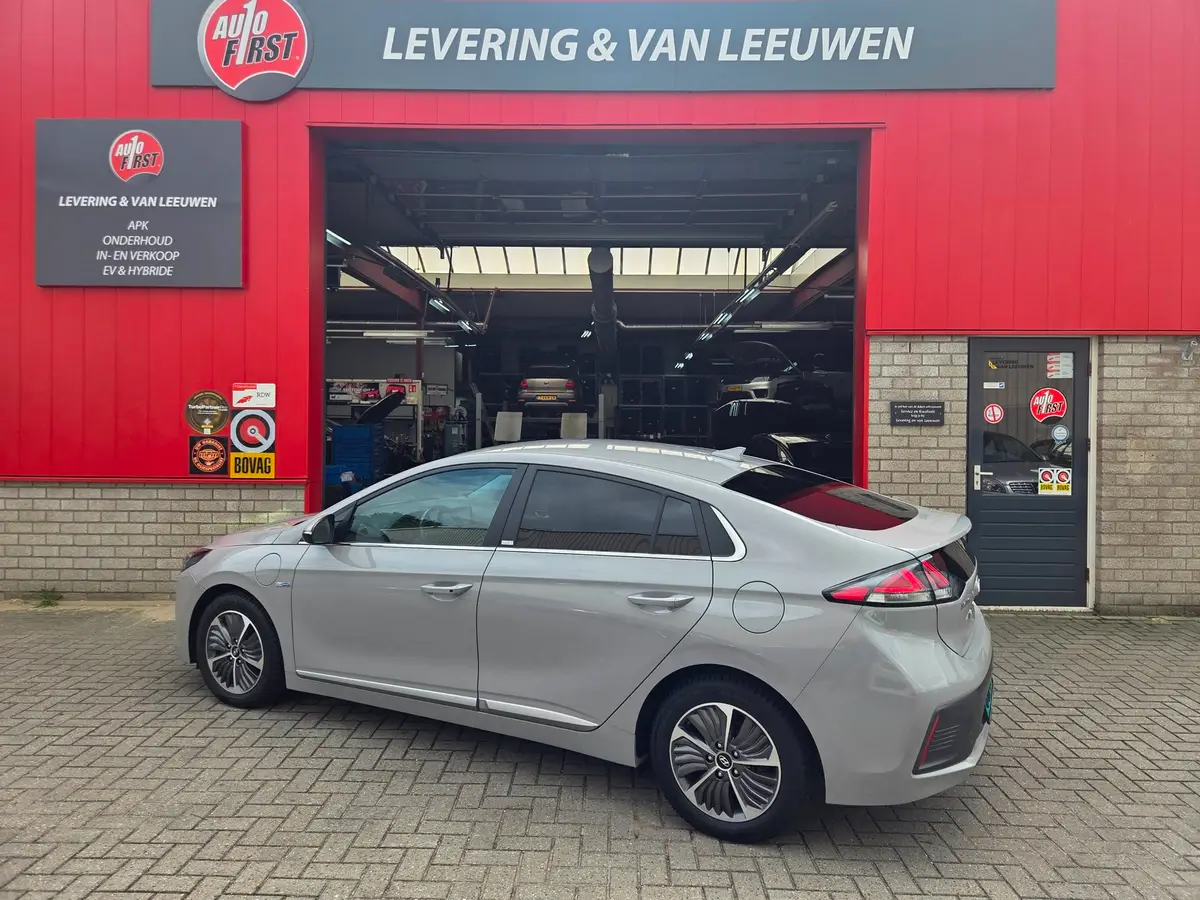 Hyundai IONIQ 1.6 GDi PHEV Comfort Parkeersensoren achter/ Stoel en stuurverwarming/ Navigatie/ Camera/ Rijklaarprijs!: foto 2