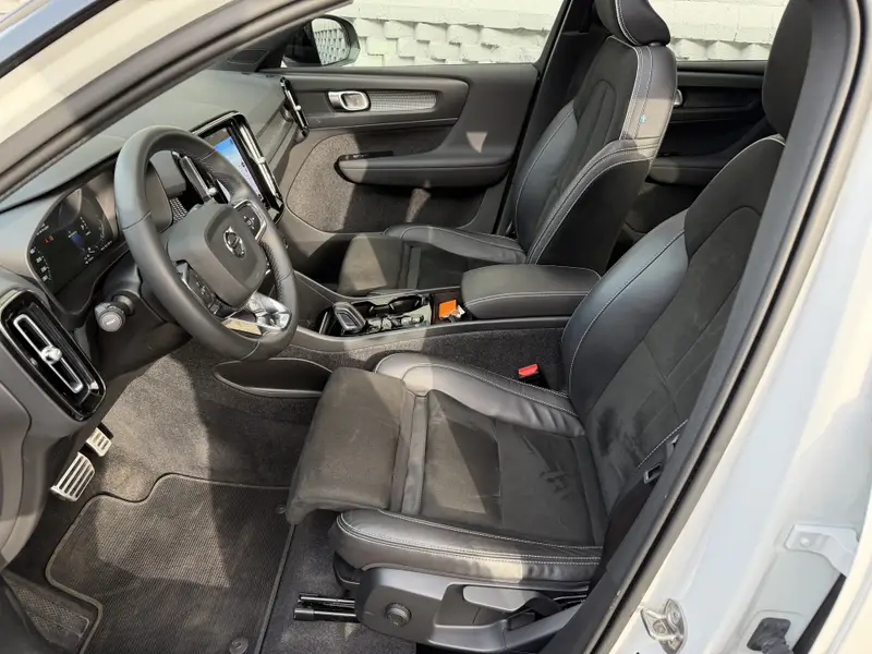 Volvo XC40 1.5 T4 Recharge R-Design Panorama dak Onderhoudsboekjes 2022 leasen bij DreamLease: foto 2