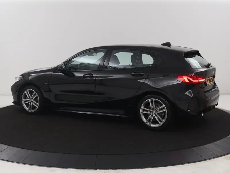 BMW 1 Serie 118i | M-pakket | Leder | 2023 leasen bij DreamLease: foto 2