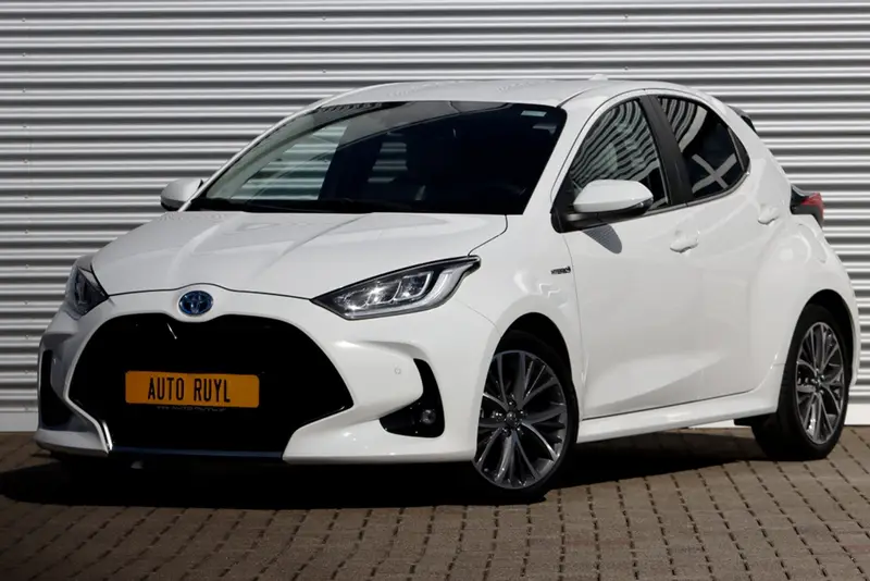 Toyota Yaris 1.5 Hybrid Launch Edition Leer / JBL 16.365 Km! 2021 leasen bij DreamLease: foto 1