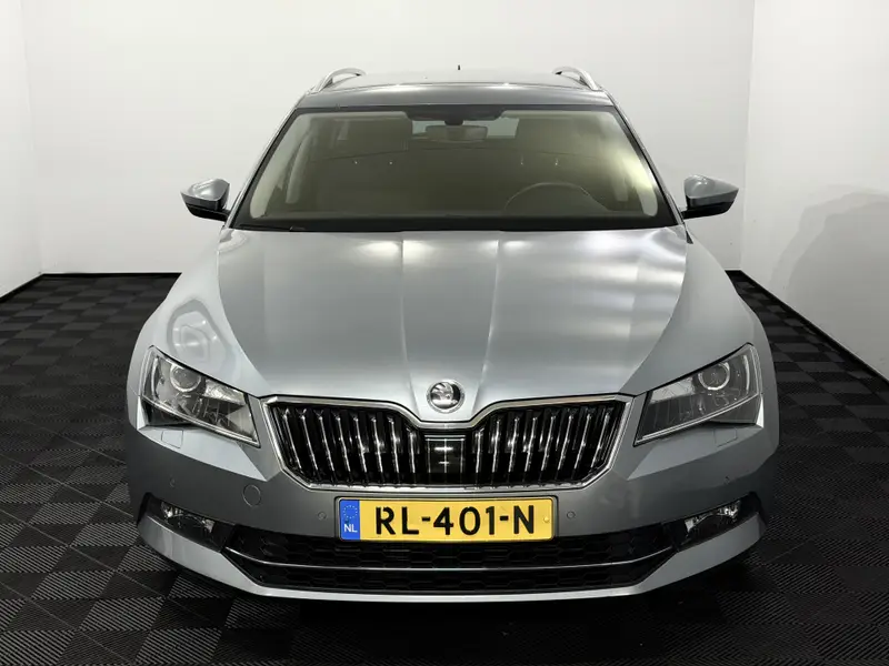 Škoda Superb Combi 1.6 TDI Greenline Business 2018 leasen bij DreamLease: foto 2