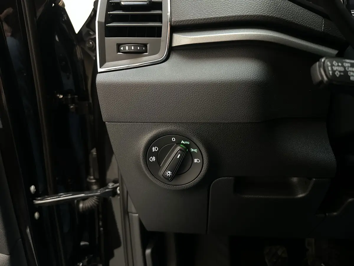 Škoda Karoq 1.0 TSI Business Edition Stoelverwarming Adaptive Cruise Navigatie Parkeersensoren: foto 25