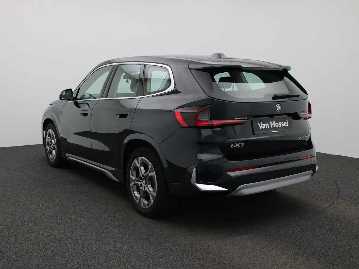 BMW iX1 xDrive30 (200kW): foto 2