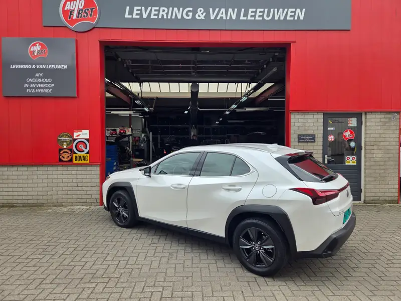 Lexus UX 250h Business Automaat/ Cruise control/ Navigatie/ Achteruitrijcamera/ Rijklaarprijs! 2022 leasen bij DreamLease: foto 2