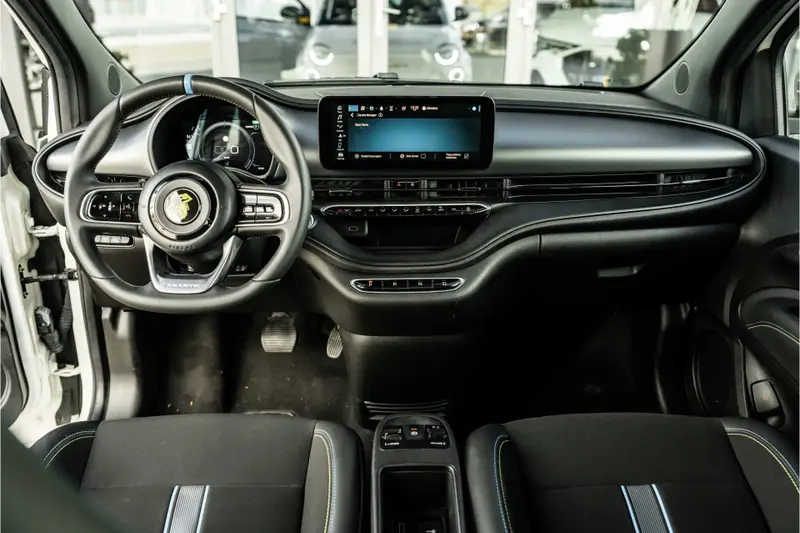 Fiat 500 Abarth 42 kWh 2024 leasen bij DreamLease: foto 2