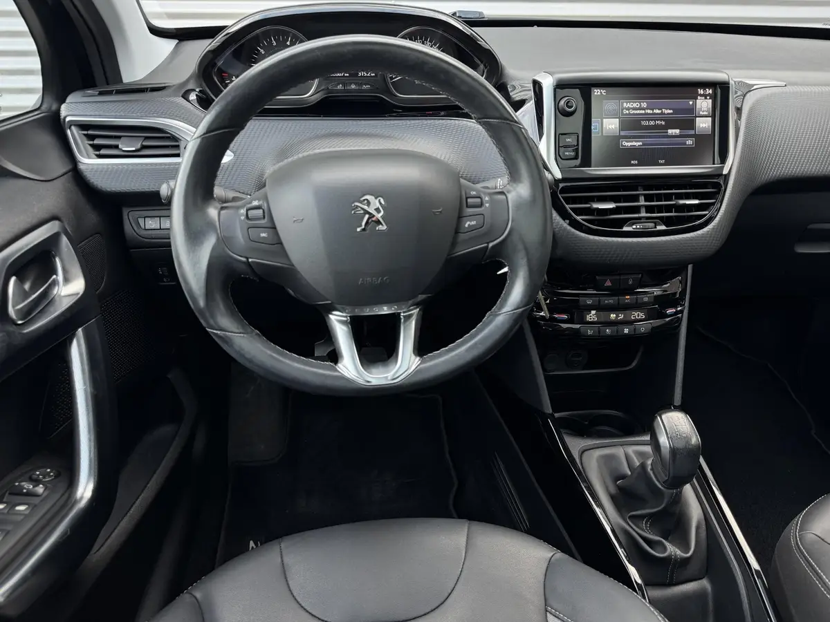 Peugeot 2008 1.2 PureTech Allure: foto 2