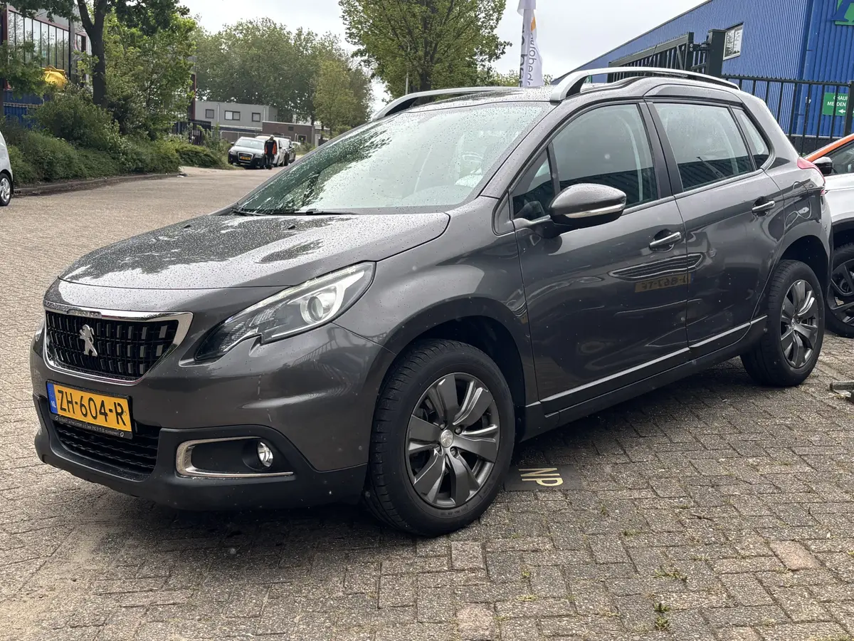 Peugeot 2008 1.2 PureTech Blue Lion: foto 2