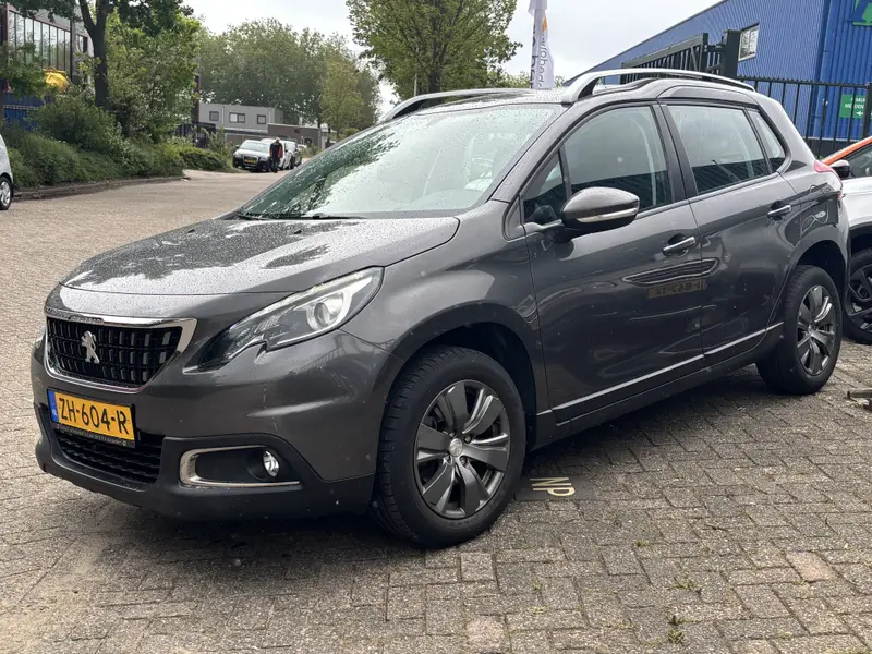 Peugeot 2008 1.2 PureTech Blue Lion 2019 leasen bij DreamLease: foto 2