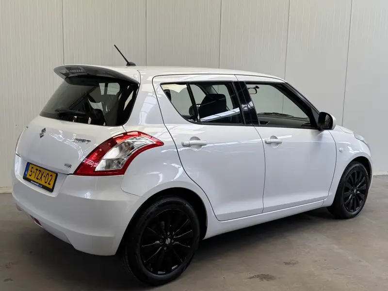 Suzuki Swift 1.2 Bandit EASSS 2014 leasen bij DreamLease: foto 2