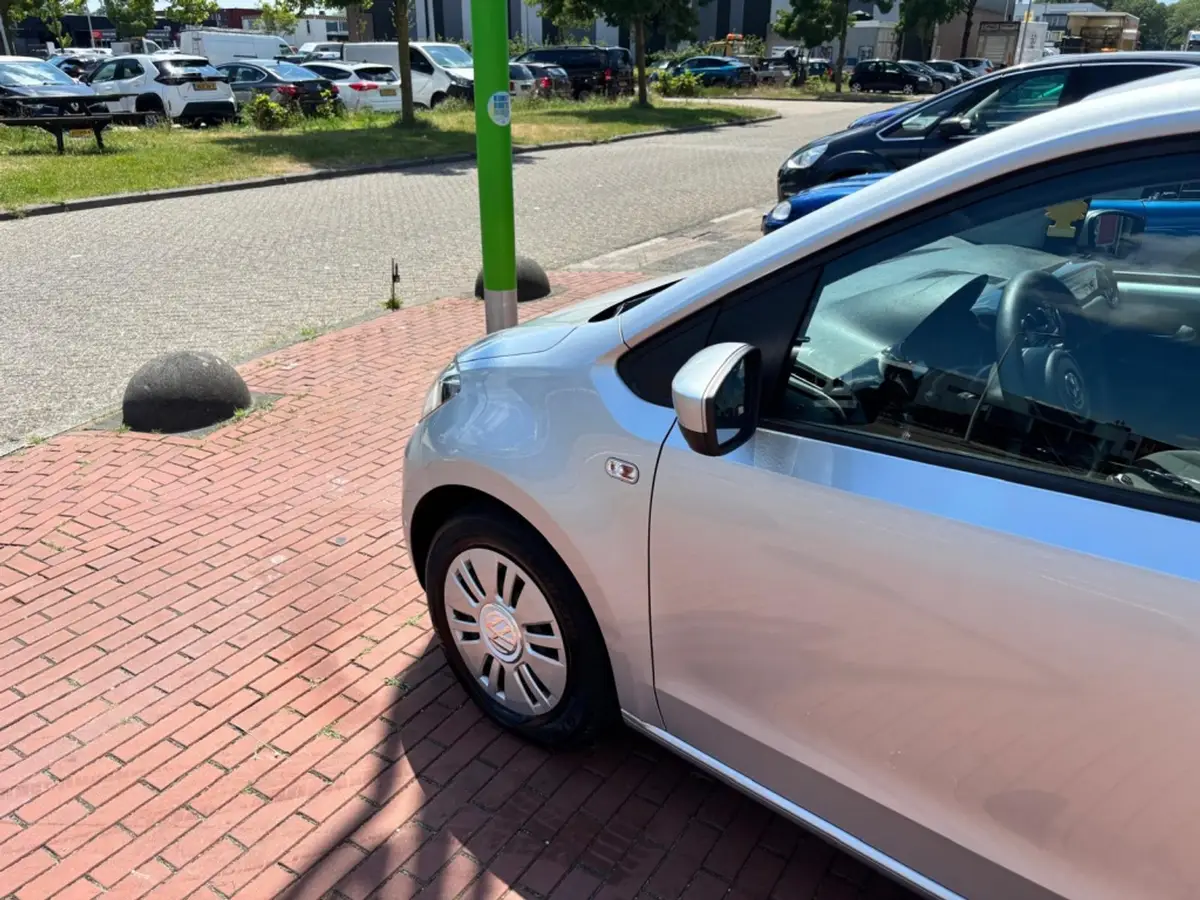 Volkswagen up! 1.0 move up! BlueMotion 3drs 134000km!!: foto 80