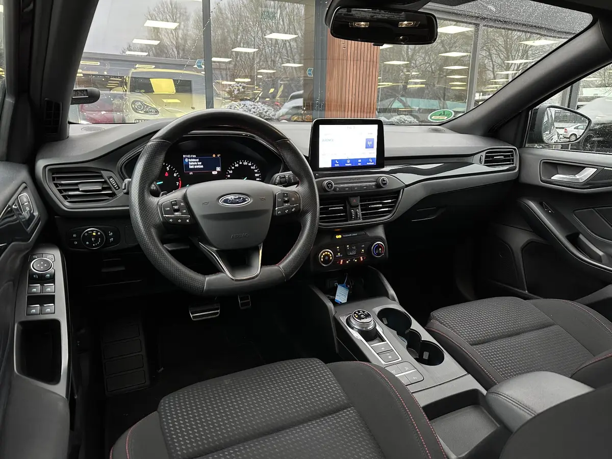 Ford Focus Wagon 1.0 EcoBoost ST Line: foto 2