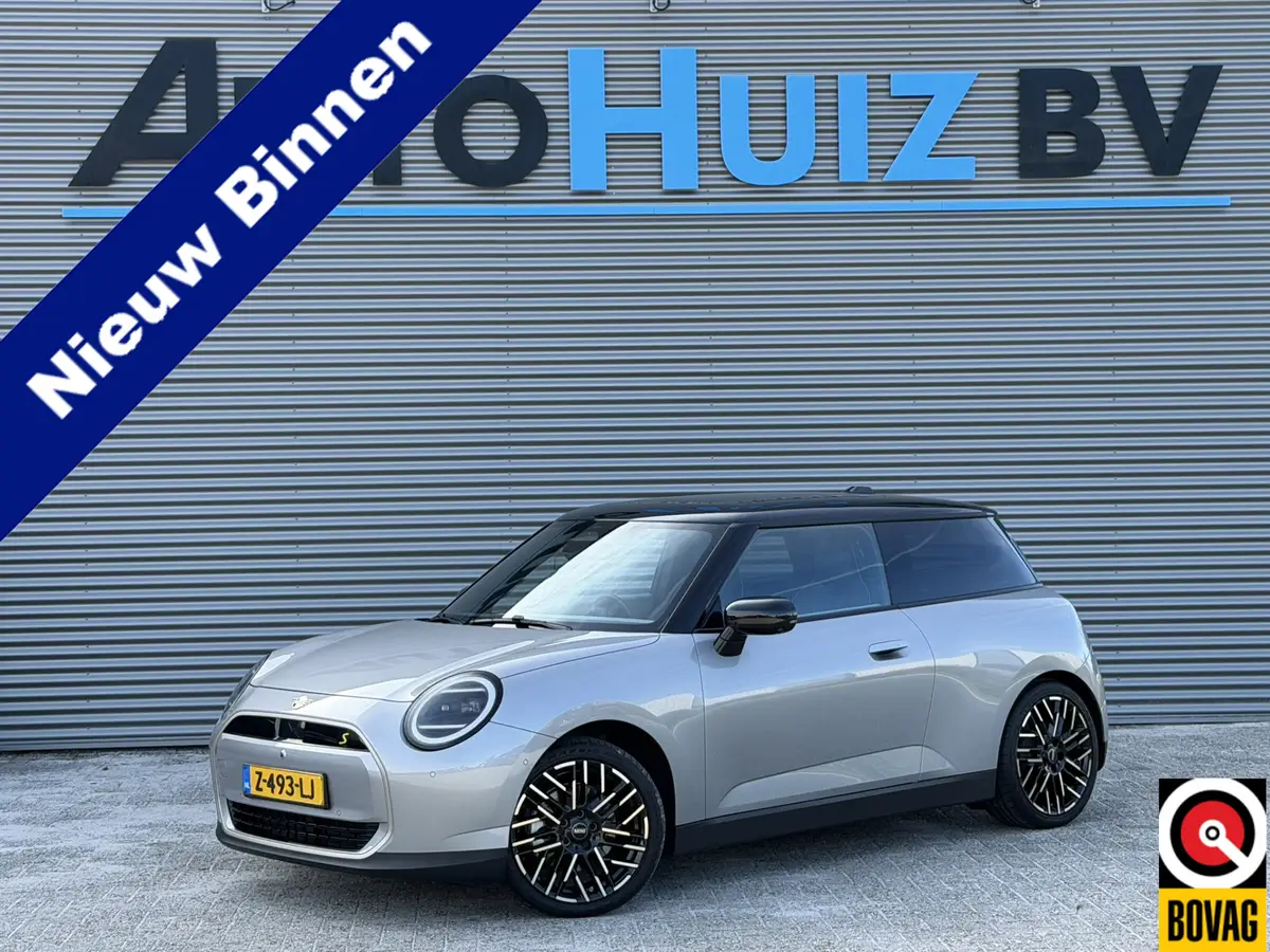 MINI Electric 3-Deurs Cooper SE Favoured XL 54.2 kWh Panoramadak Carplay Harman-Kardon Keyless Entry 360 Camera 18 Inch LED Stuurverwarming Tot 402 KM Actieradius!: foto 1