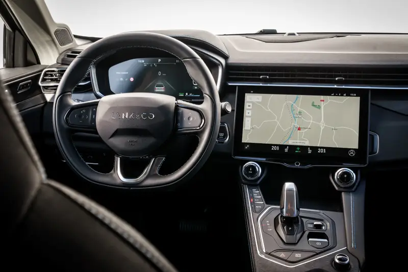 Lynk & Co 01 1.5 Plug-in Hybrid 262 Pk I Black Pack | Panoramadak I 75 km Elektrisch I 2023 leasen bij DreamLease: foto 2