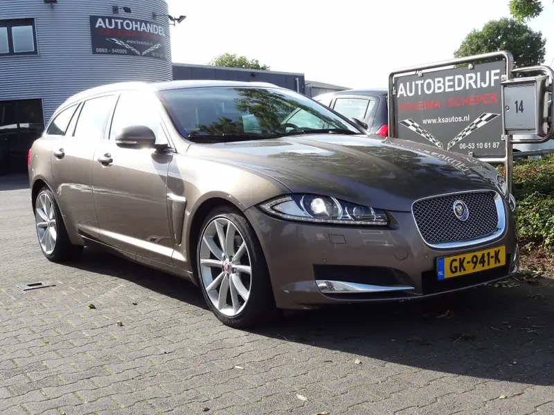 Jaguar XF Sportbrake 2.2D 2015 leasen bij DreamLease: foto 1