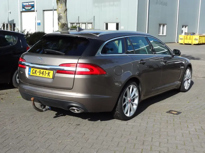 Jaguar XF Sportbrake 2.2D 2015 leasen bij DreamLease: foto 2