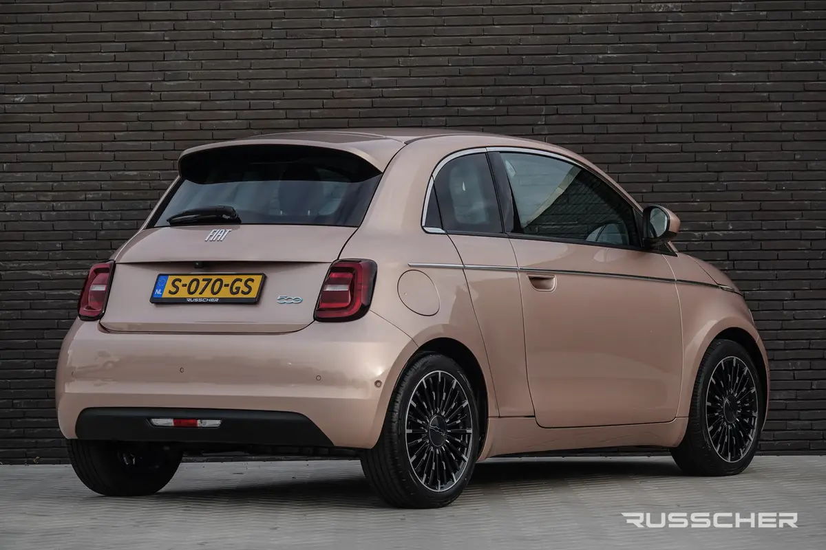 Fiat 500e 118Pk | 42 kWh | 3+1 La Prima | Leder | Achteruitrijcamera | 17'' | Rose Gold: foto 2