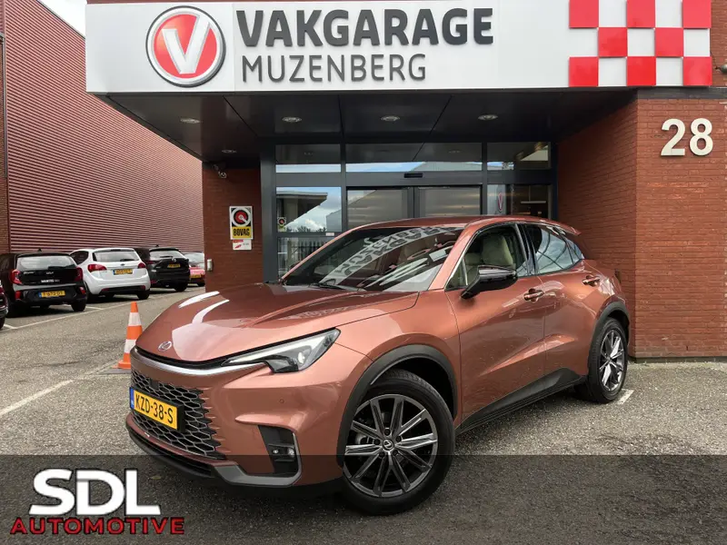 Lexus LBX 1.5 Elegant 2WD // ADAPT. CRUISE // KEYLESS // LEDER // DODEHOEK // CAMERA+SENSOREN // STUUR+STOELVERWARMING // ELEK. ACHTERKLEP // 2025 leasen bij DreamLease: foto 1