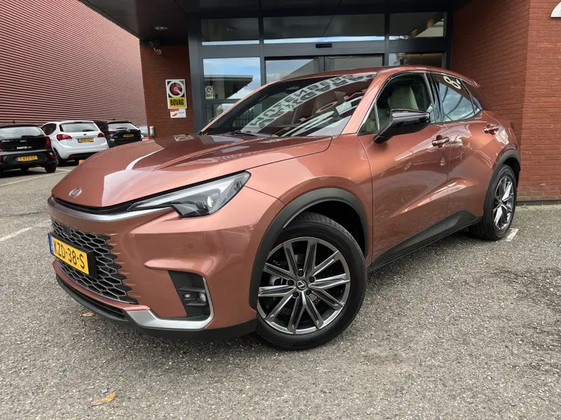 Lexus LBX 1.5 Elegant 2WD // ADAPT. CRUISE // KEYLESS // LEDER // DODEHOEK // CAMERA+SENSOREN // STUUR+STOELVERWARMING // ELEK. ACHTERKLEP // 2025 leasen bij DreamLease: foto 2