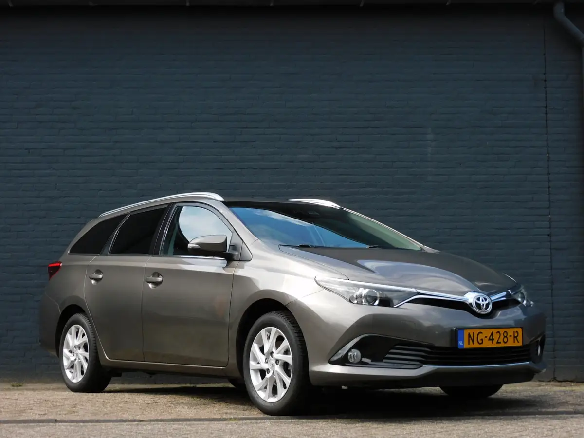 Toyota Auris Touring Sports 1.2T Dynamic: foto 2