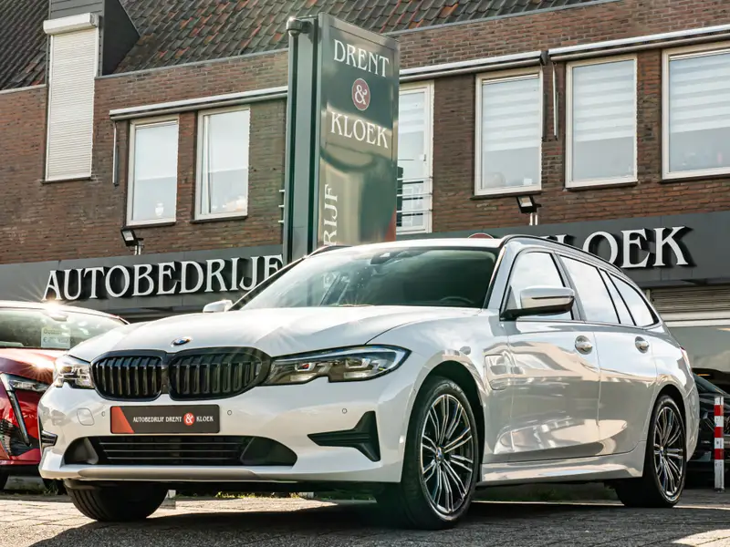 BMW 3 Serie Touring 330e eDrive Edition 2020 leasen bij DreamLease: foto 1