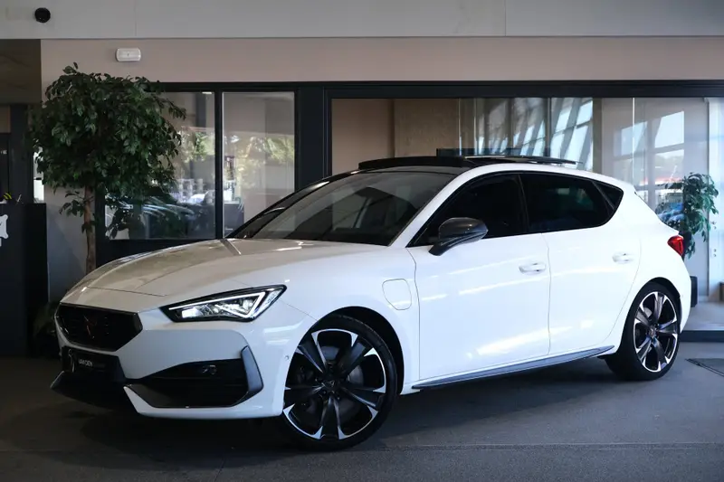 CUPRA Leon 1.4 e-Hybrid VZ 245PK Pano Led Cam Navi Virtual ACC Sfeerverlichting 2022 leasen bij DreamLease: foto 1