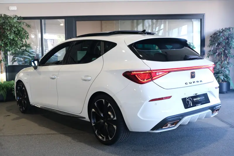 CUPRA Leon 1.4 e-Hybrid VZ 245PK Pano Led Cam Navi Virtual ACC Sfeerverlichting 2022 leasen bij DreamLease: foto 2