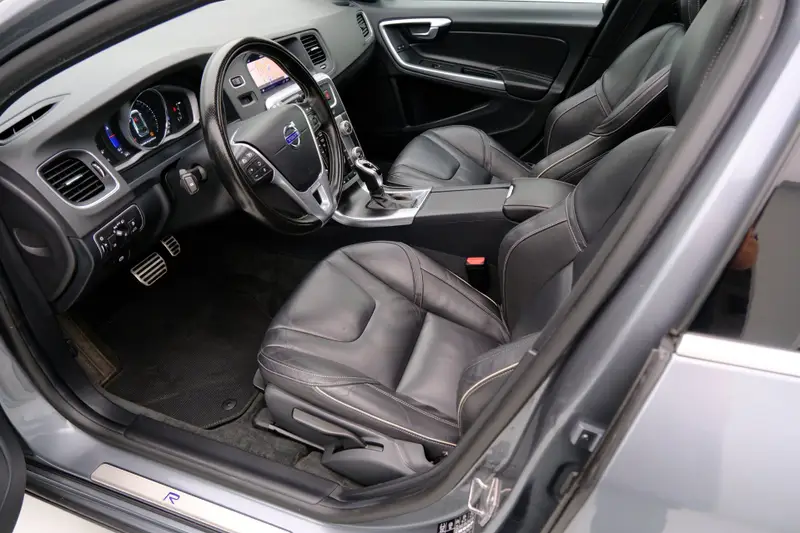 Volvo V60 2.0 T4 190pk Business Sport Aut. Pano|Leder|Sportstoelen|Cam|ParkAssist|LMV 2018 leasen bij DreamLease: foto 2