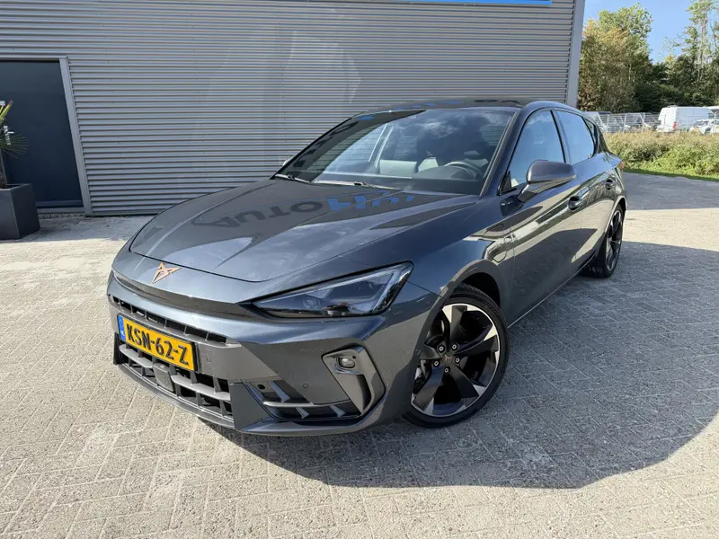 CUPRA Leon 1.5 TSI e-Hybrid 204 PK Business Carplay Achteruitrijcamera Keyless Entry Stuurverwarming Matrix LED Elektrisch bereik (WLTP): Tot ca. 131 km!! 2025 leasen bij DreamLease: foto 2