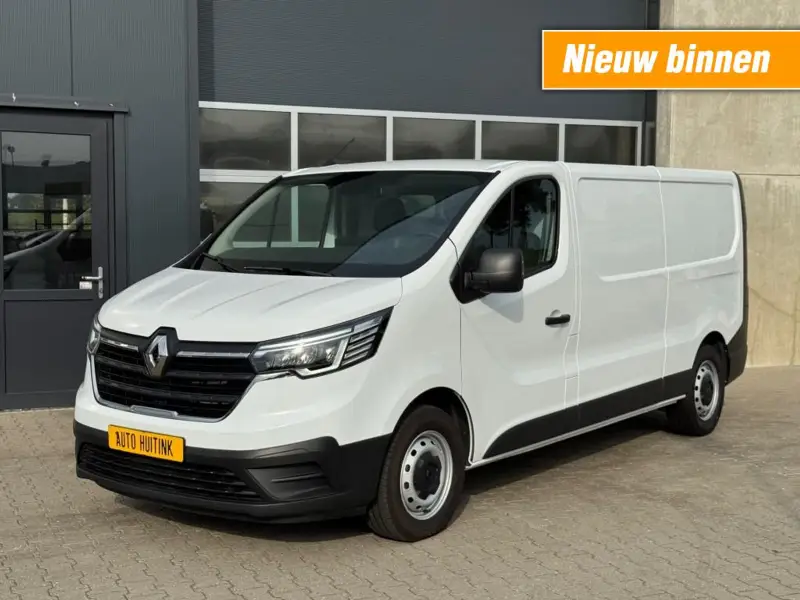 Renault Trafic 2.0 D 150pk L2H1 Navi - carplay/android auto - bijr stoel - ramen achter + schuifdeur - trekhaak 2024 leasen bij DreamLease: foto 1
