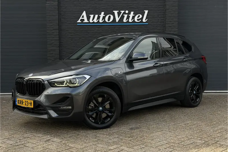 BMW X1 xDrive25e | Camera | Head-Up | Groot NAVI | Stoelverwarming | Elektrische Klep | 35X op voorraad 2022 leasen bij DreamLease: foto 1