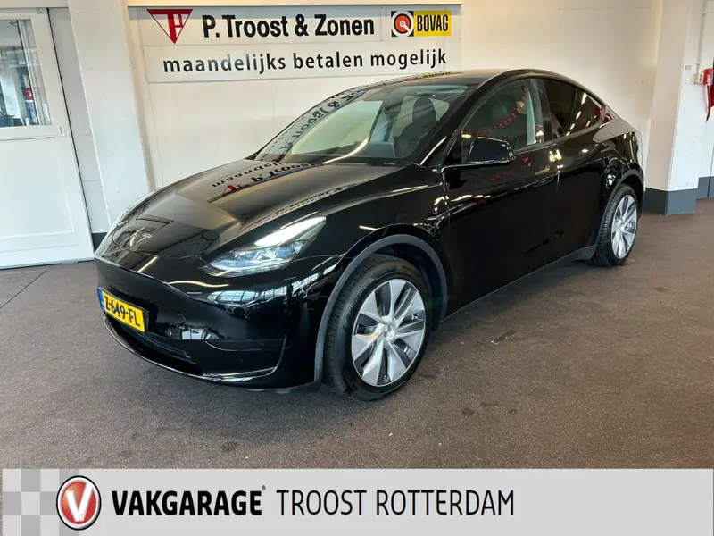 Tesla Model Y RWD 58 kWh Nederlandse auto | Panoramadak | Afneembare trekhaak | Stoelverwarming | Achteruitrijcamera | Parkeersensoren rondom | Lederen bekleding 2024 leasen bij DreamLease: foto 1