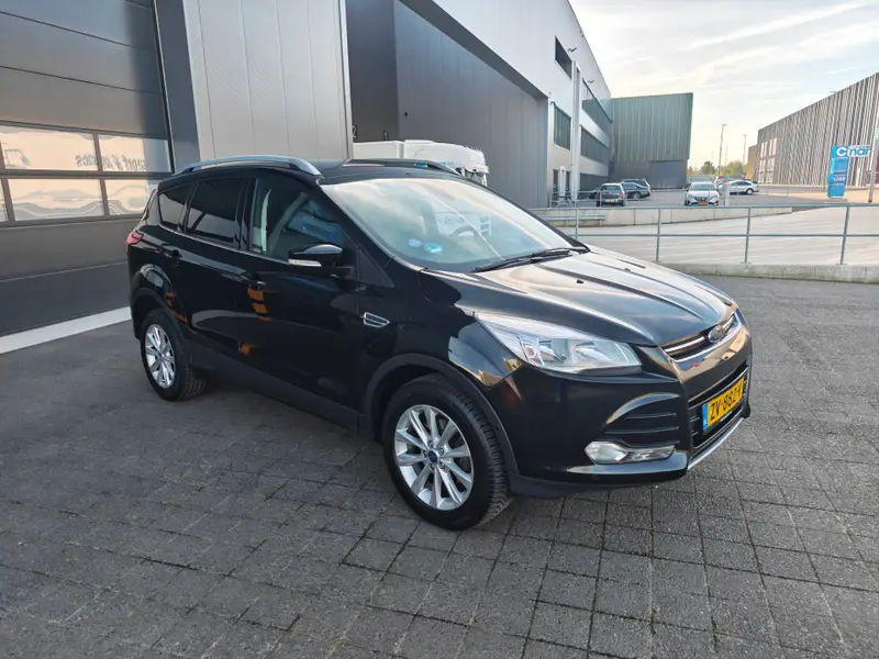 Ford Kuga 1.5 Titanium 150pk, Trekhaak 2000kg,Cruise Control,Navigatie,Climate Control,PDC, 2015 leasen bij DreamLease: foto 2