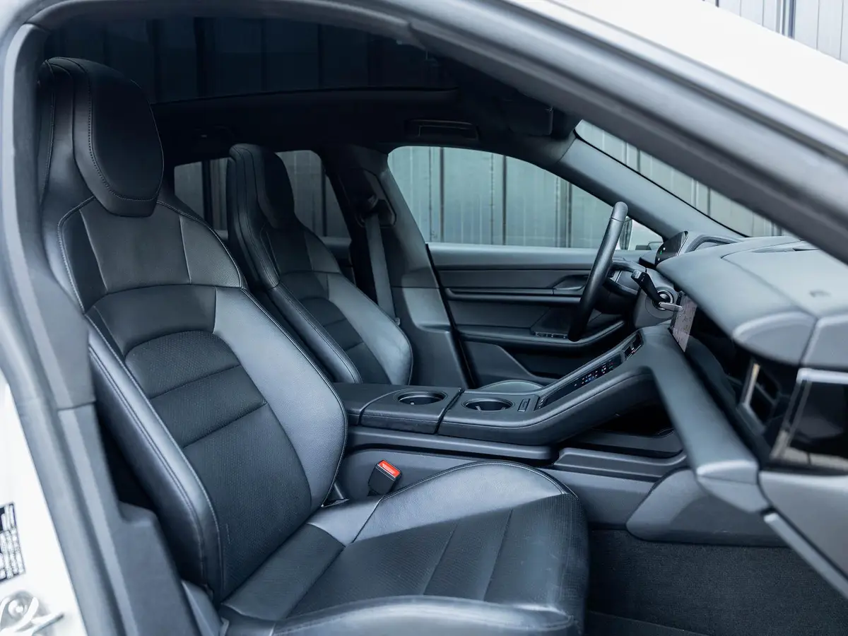 Porsche Taycan Cross Turismo 4 93 kWh: foto 2