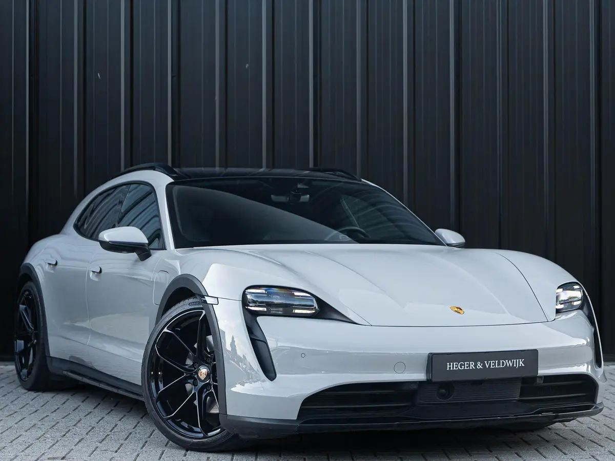 Porsche Taycan Cross Turismo 4 93 kWh: foto 49