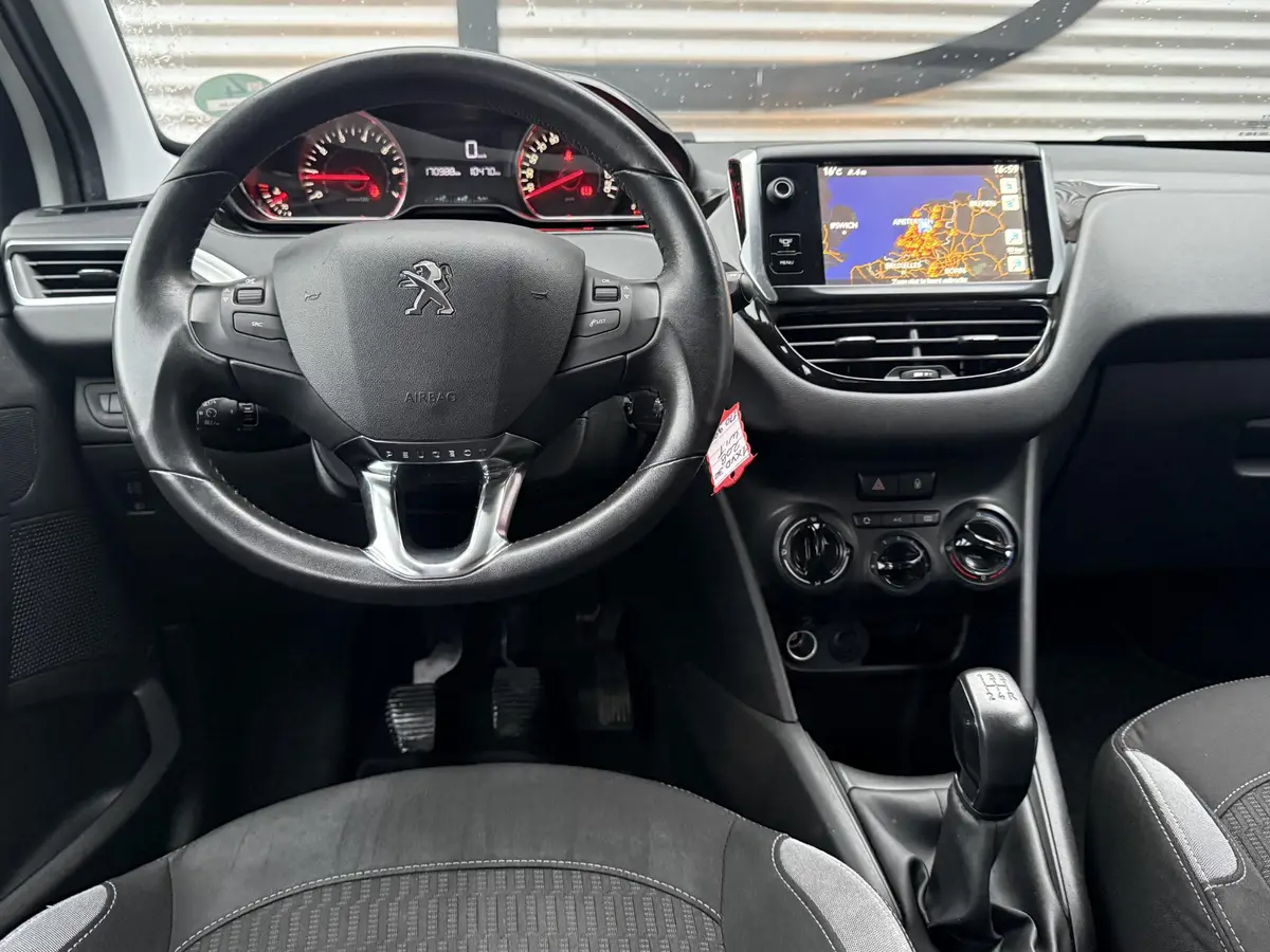 Peugeot 208 1.2 VTi Style: foto 2