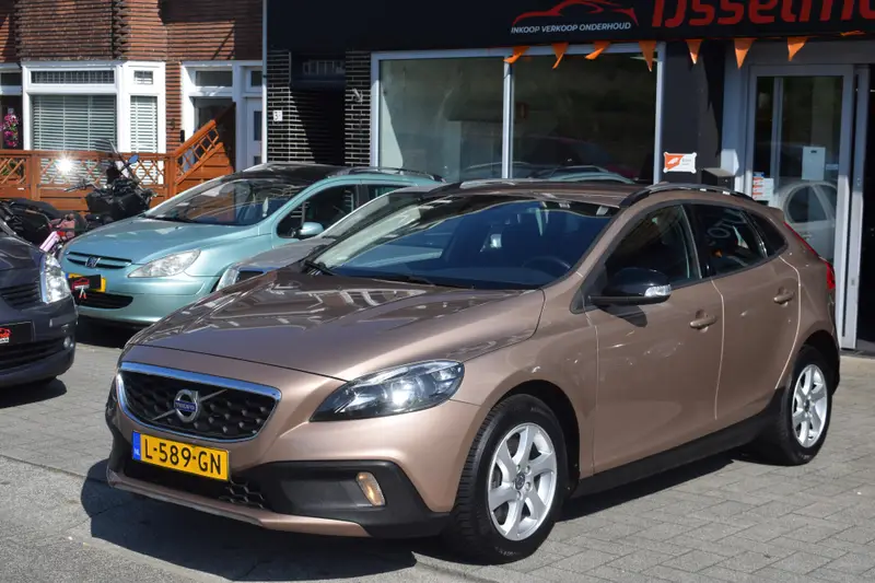 Volvo V40 Cross Country 1.5 T3 Momentum 2015 leasen bij DreamLease: foto 2