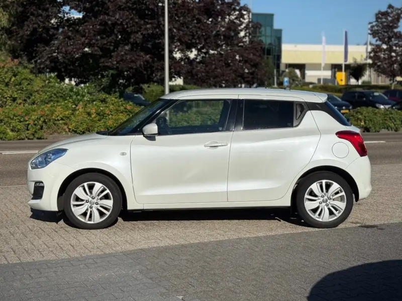 Suzuki Swift 1.2 SELECT AUTOMAAT CAMERA NAVI CARPLAY 2020 leasen bij DreamLease: foto 2
