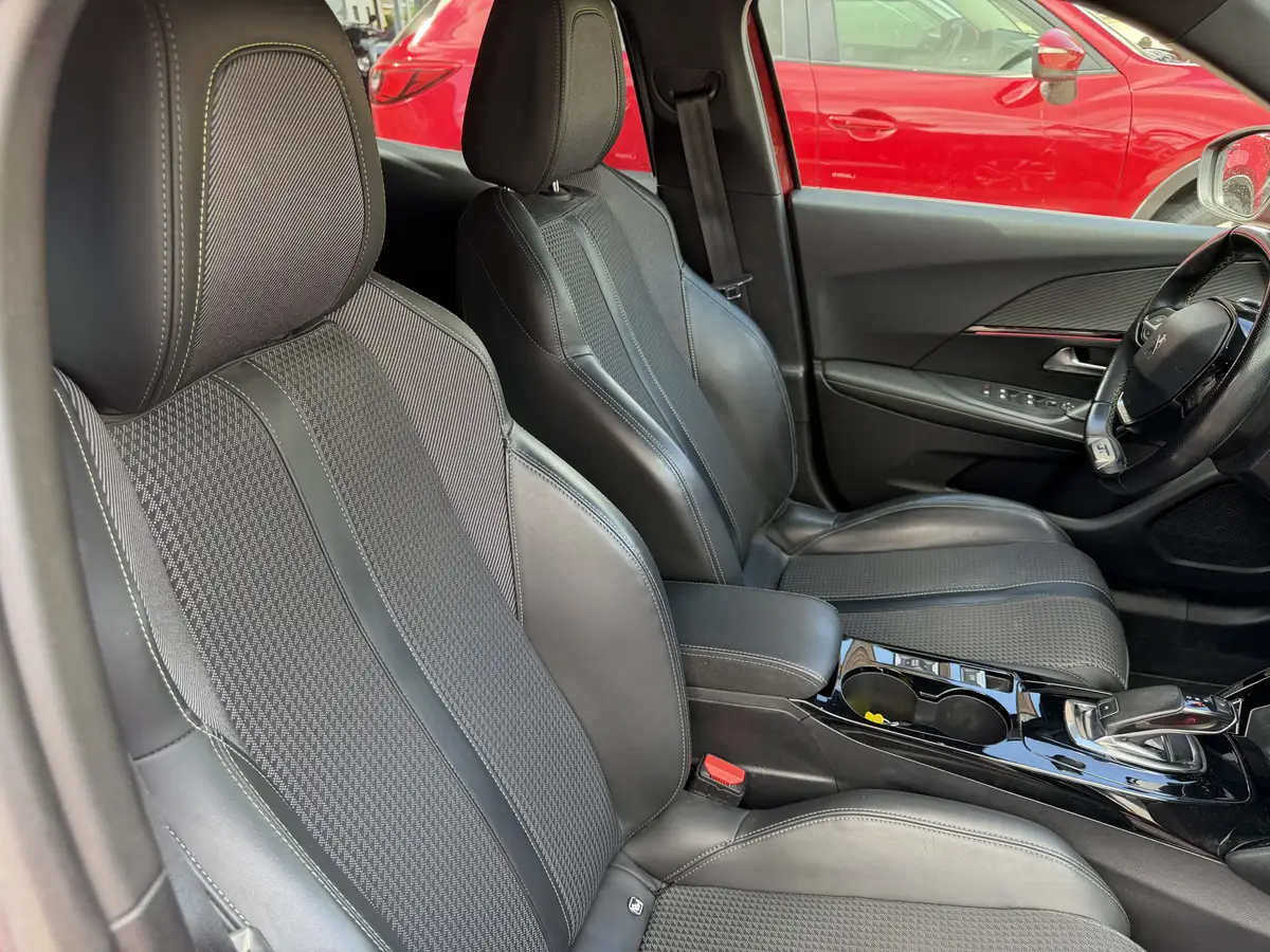 Peugeot 2008 1.2 PureTech GT-Line Automaat: foto 31