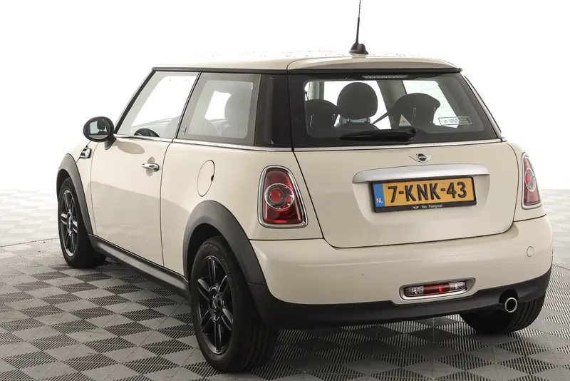 MINI One Mini 1.6 Holland Street 2013 leasen bij DreamLease: foto 2
