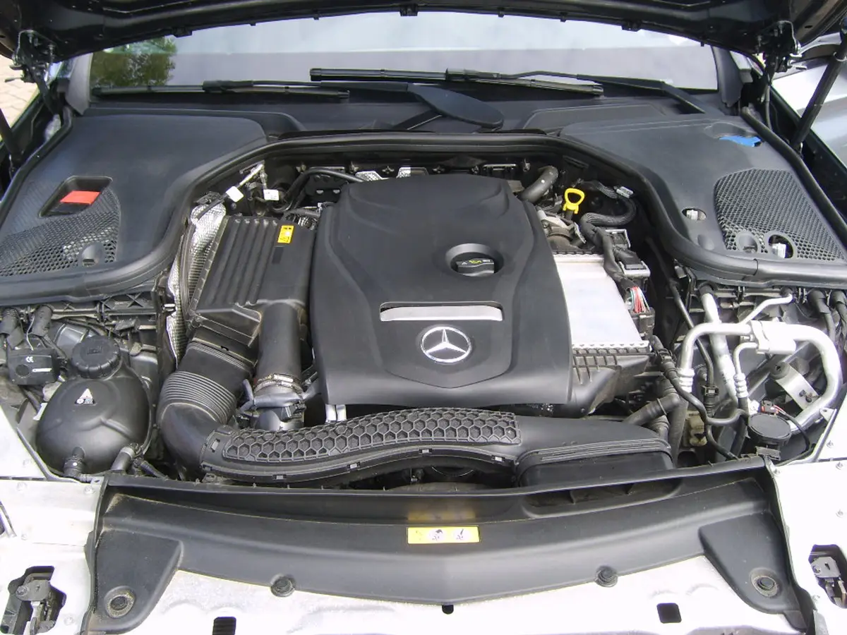 Mercedes-Benz E-Klasse 200 4MATIC Premium Plus: foto 24