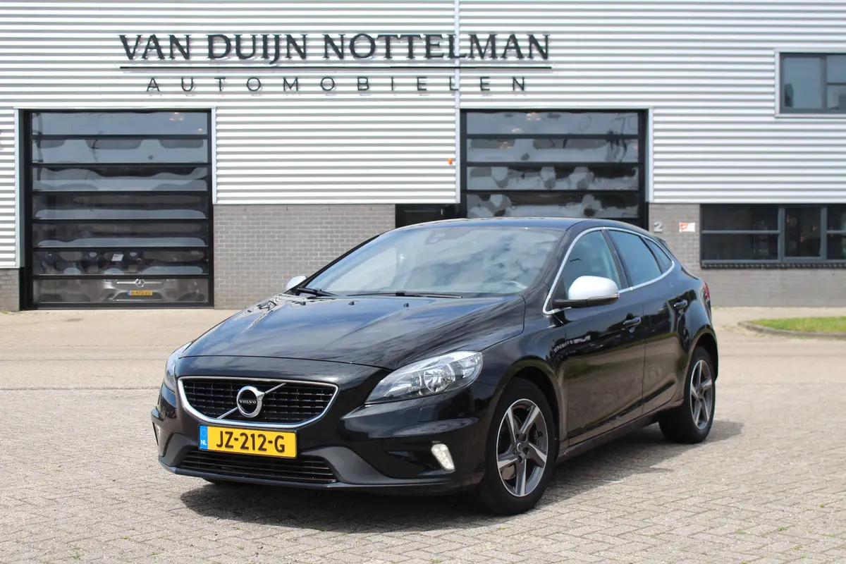 Volvo V40 2.0 T2 R-Design: foto 1